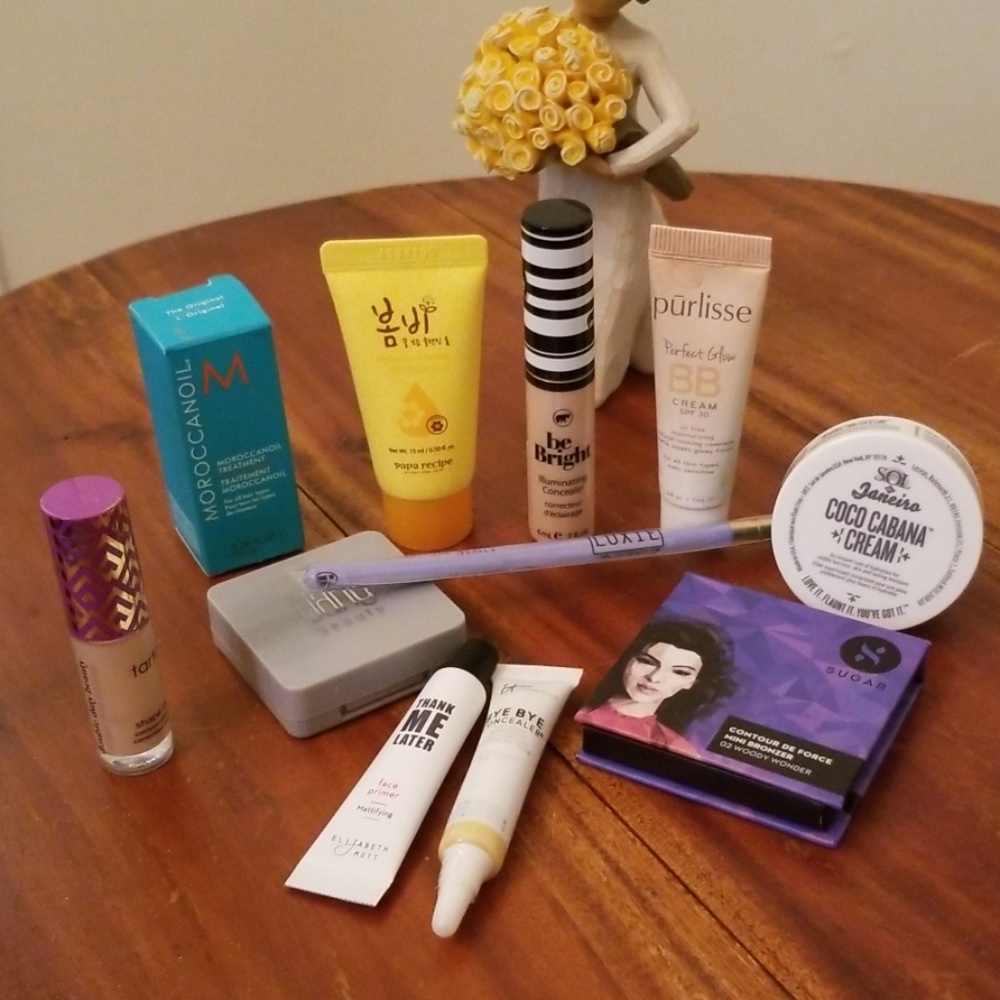 Makeup samples with makeup bag